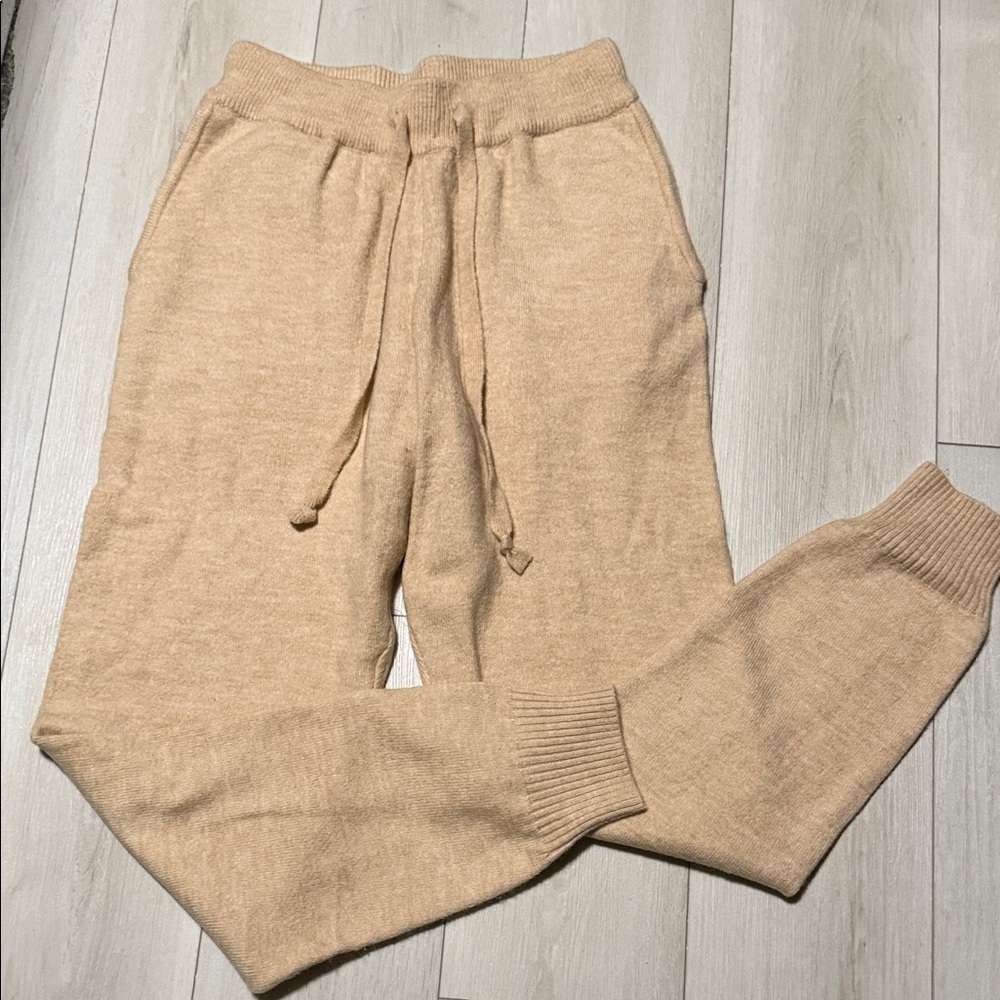 Cara Loren Cozy Tan Sweater Hoodie and Jogger Set ( small hole by tag on pants) - Picture 5 of 12